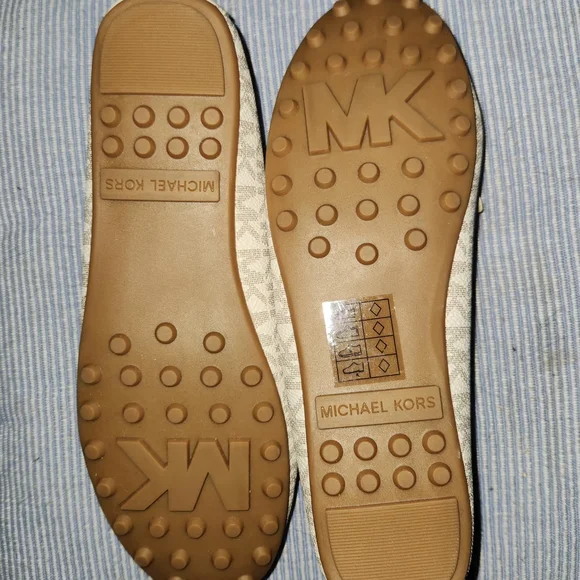 Michael Kors Cream and Gray Flats with Classic Comfort Size 5.5m - Picture 8 of 9